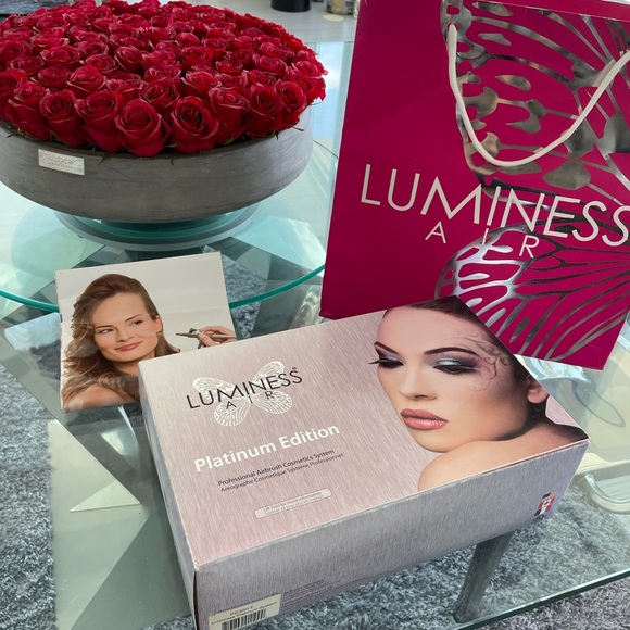 Luminess Platinum Edition Airbrush make up system kit - Picture 2 of 8